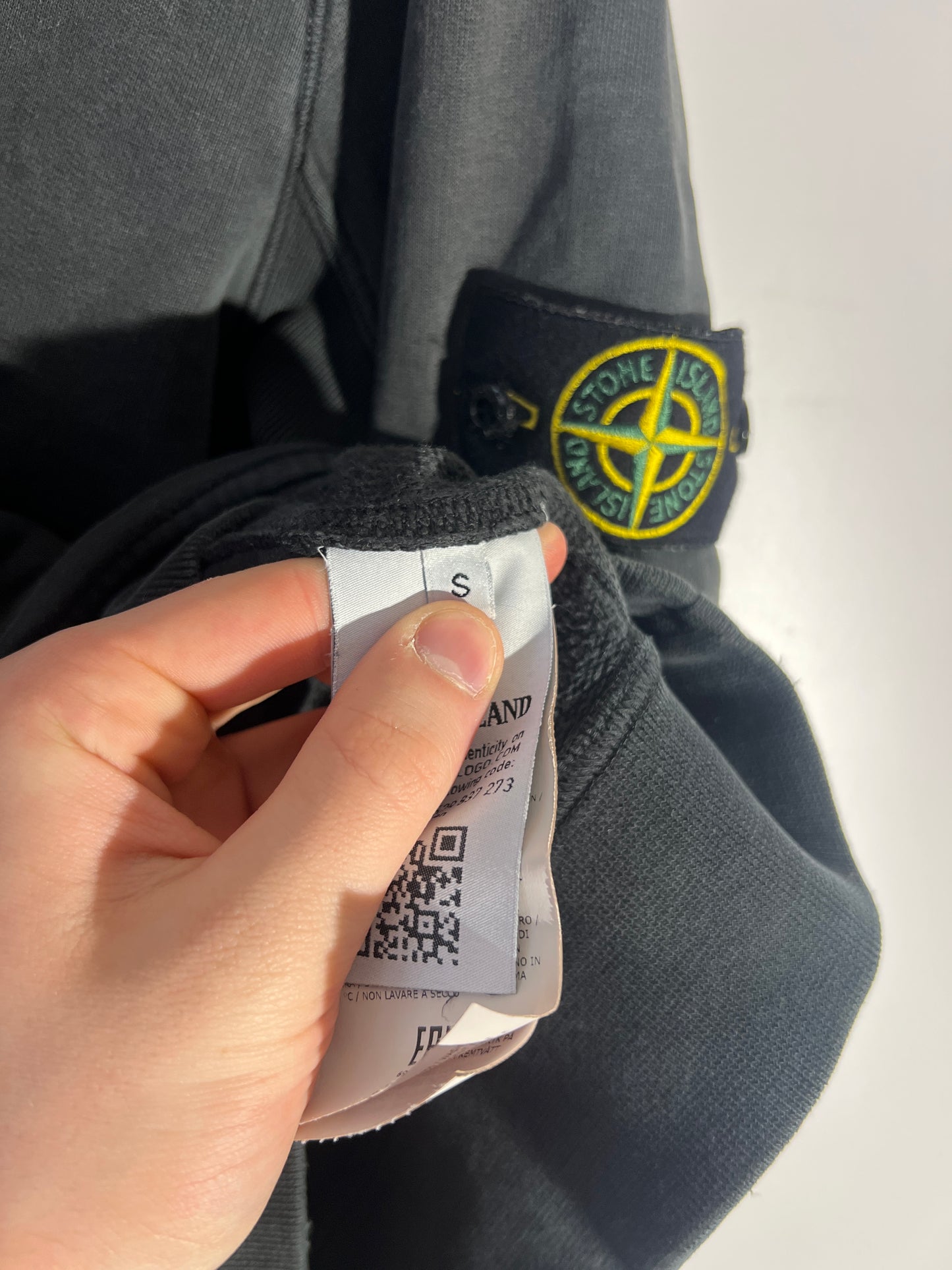 Felpa nera antracite con cappuccio Stone Island - Taglia S