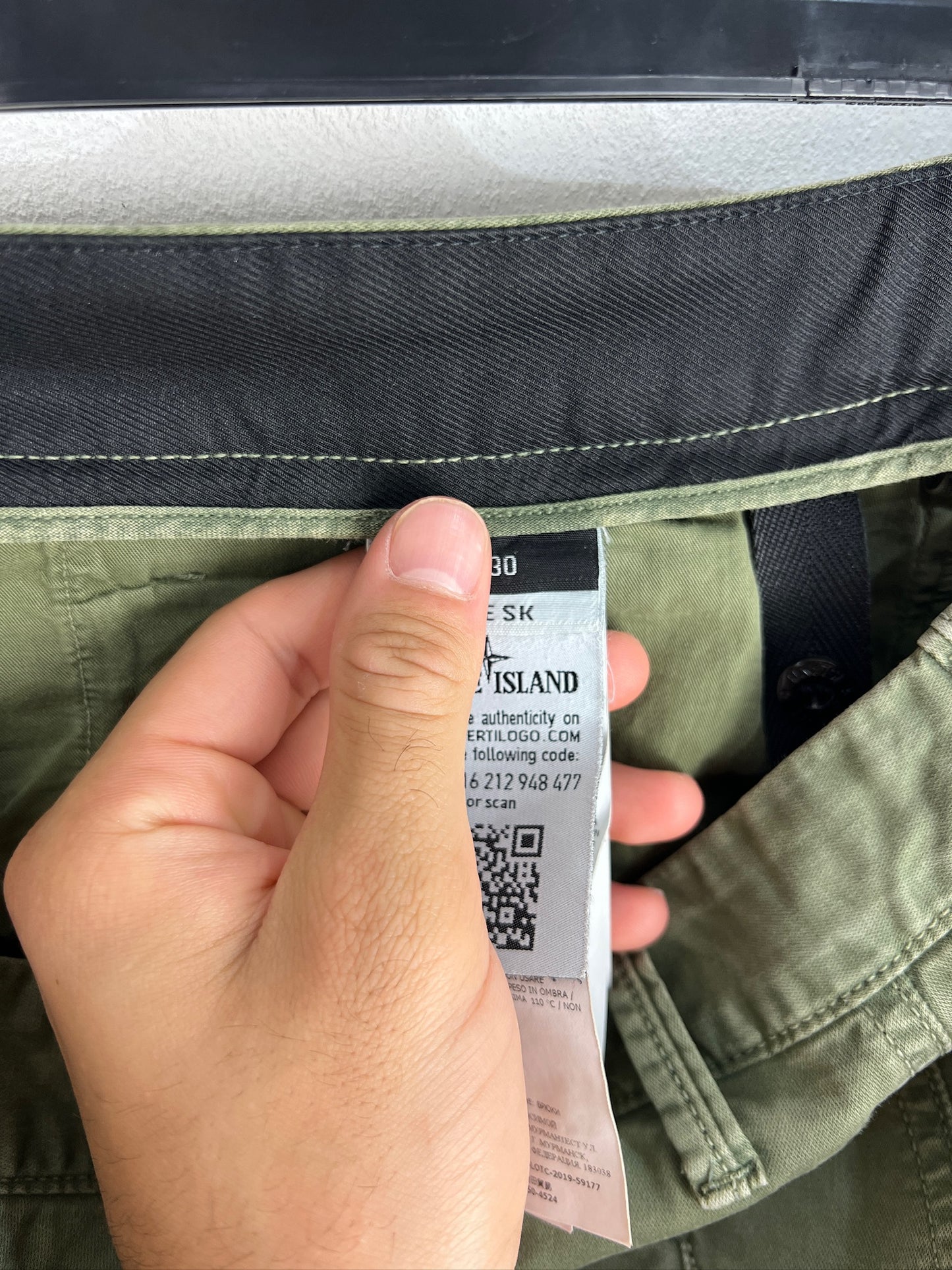 Pantaloni cargo verdi Stone Island - Taglia W30