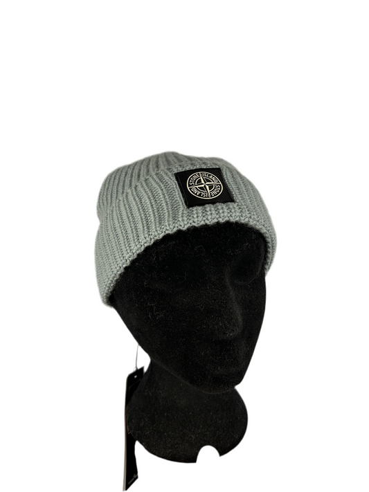 Berretto grigio chiaro Stone Island (nuovo con cartellino)