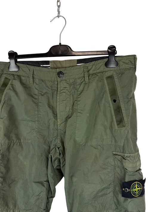 Pantaloncini cargo verdi in nylon Stone Island - Taglia W33