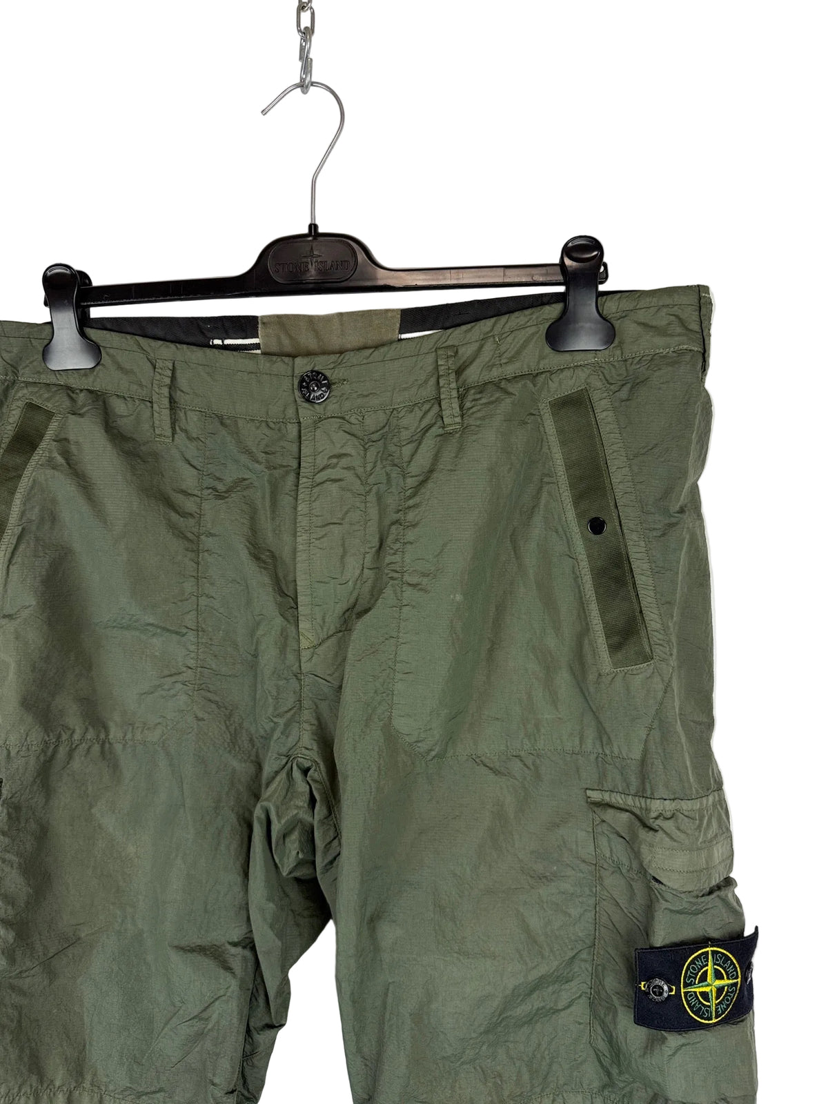 Pantaloncini cargo verdi in nylon Stone Island - Taglia W33