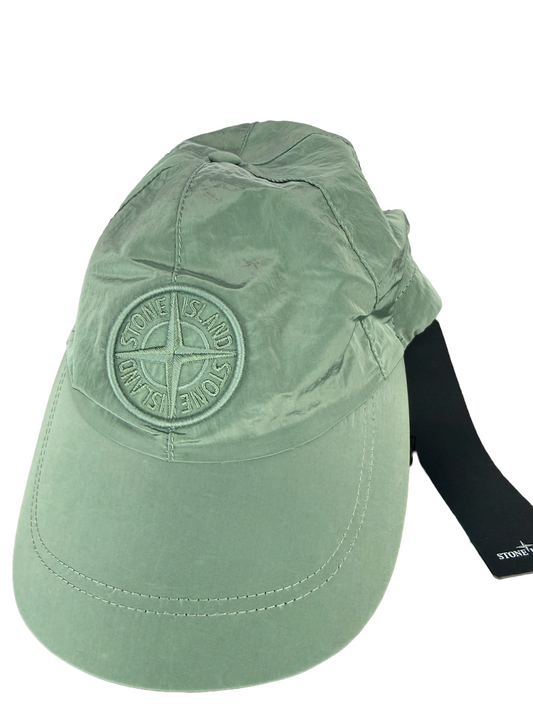 Cappello con visiera verde in econyl nylon Stone Island (nuovo con cartellino) - Taglia L