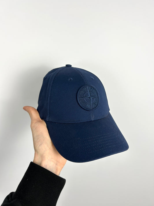 Cappello con visiera blu navy Stone Island