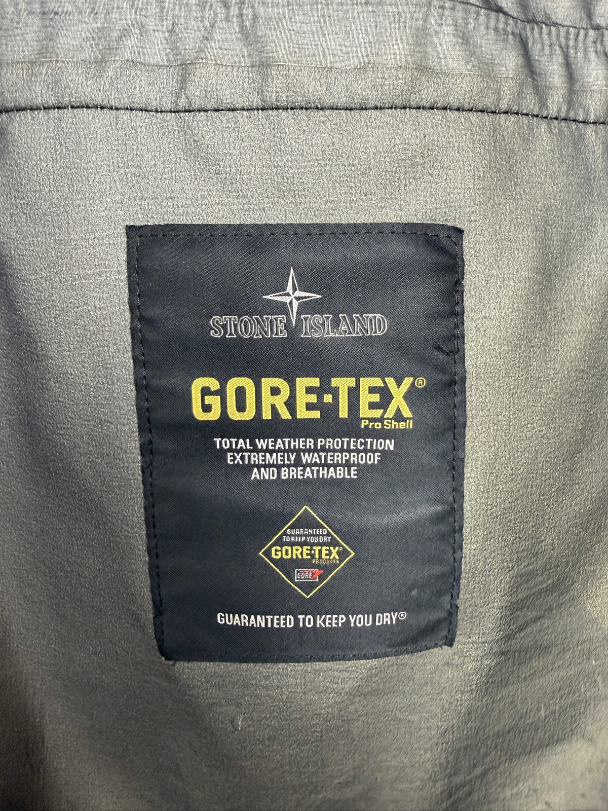 Stealth Jacket nera con chiusura a zip Stone Island Shadow Project - Taglia L