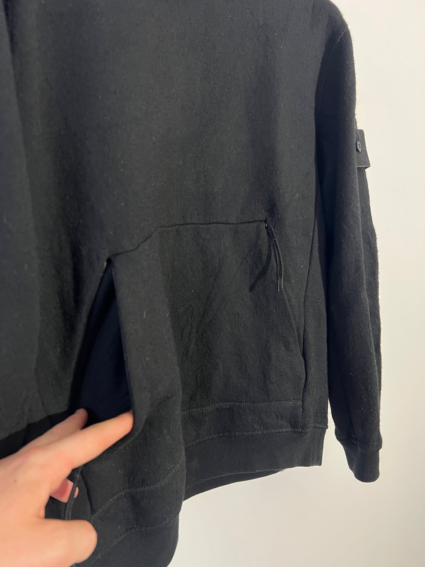 Maglione Ghost nero con tascone Stone Island - Taglia M