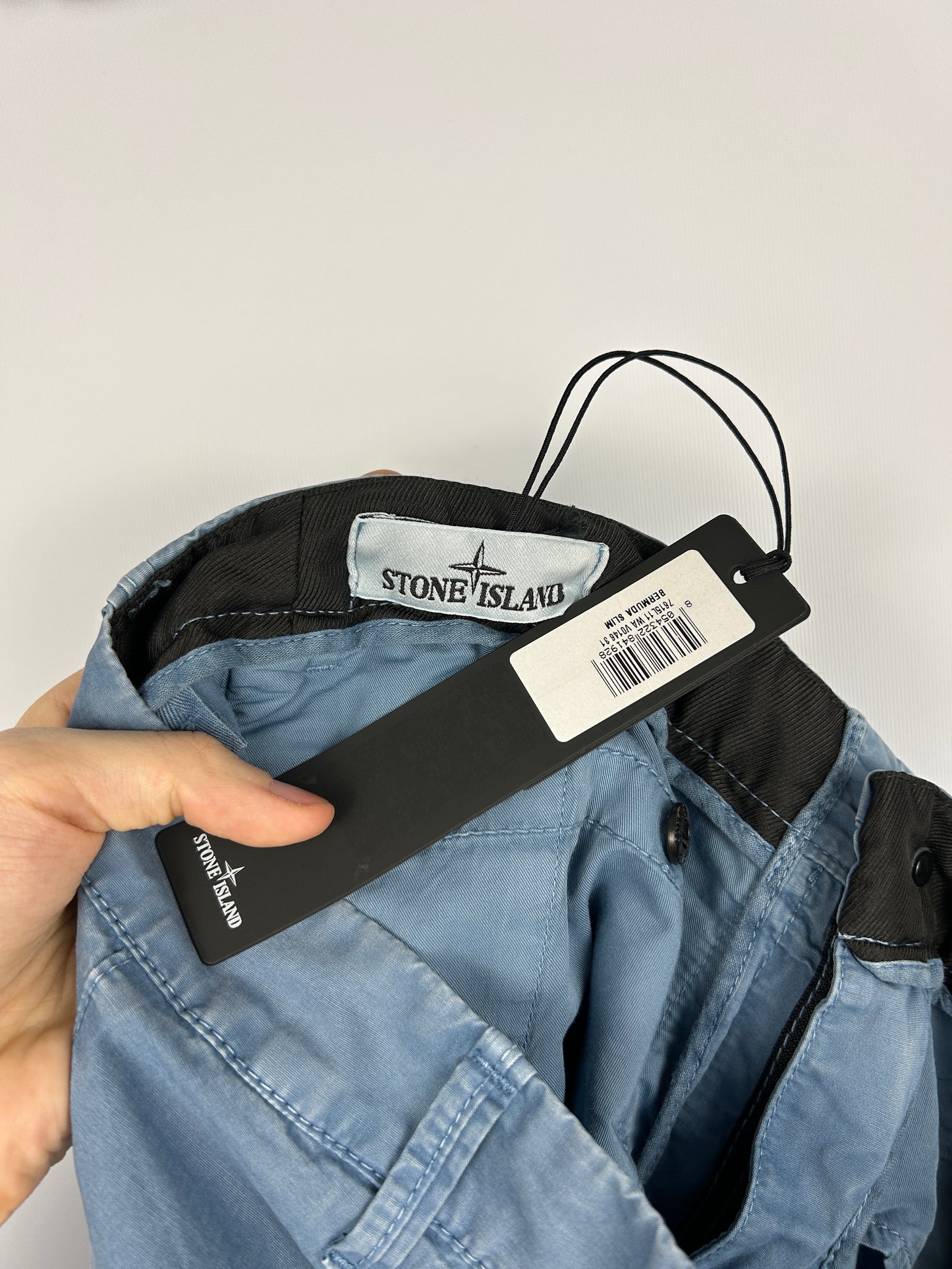 Pantaloncini cargo blu Stone Island (nuovi con cartellino) - Taglia W31