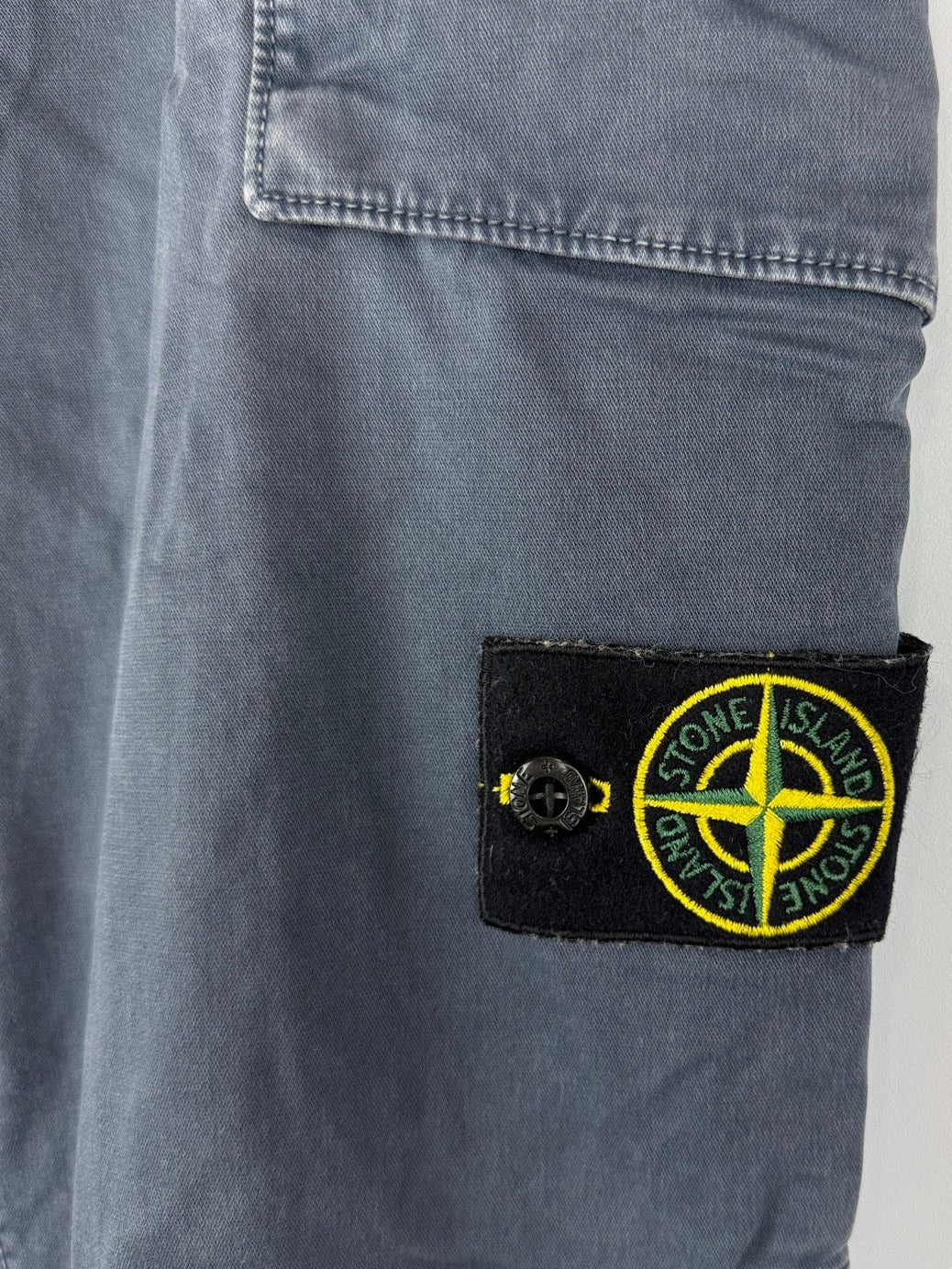 Pantaloni cargo blu Stone Island - Taglia W33