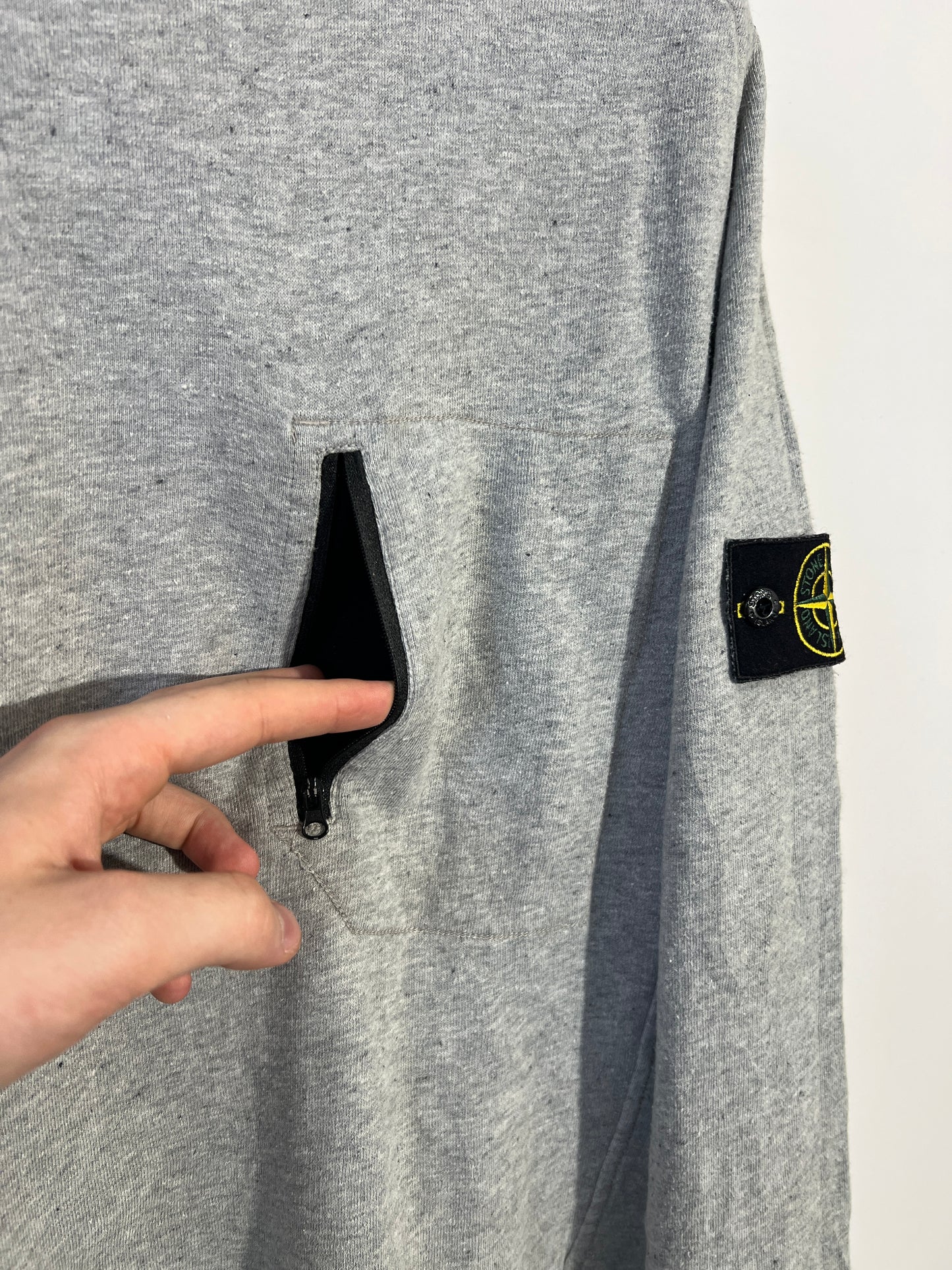 Maglione grigio con taschino sul petto Stone Island - Taglia L