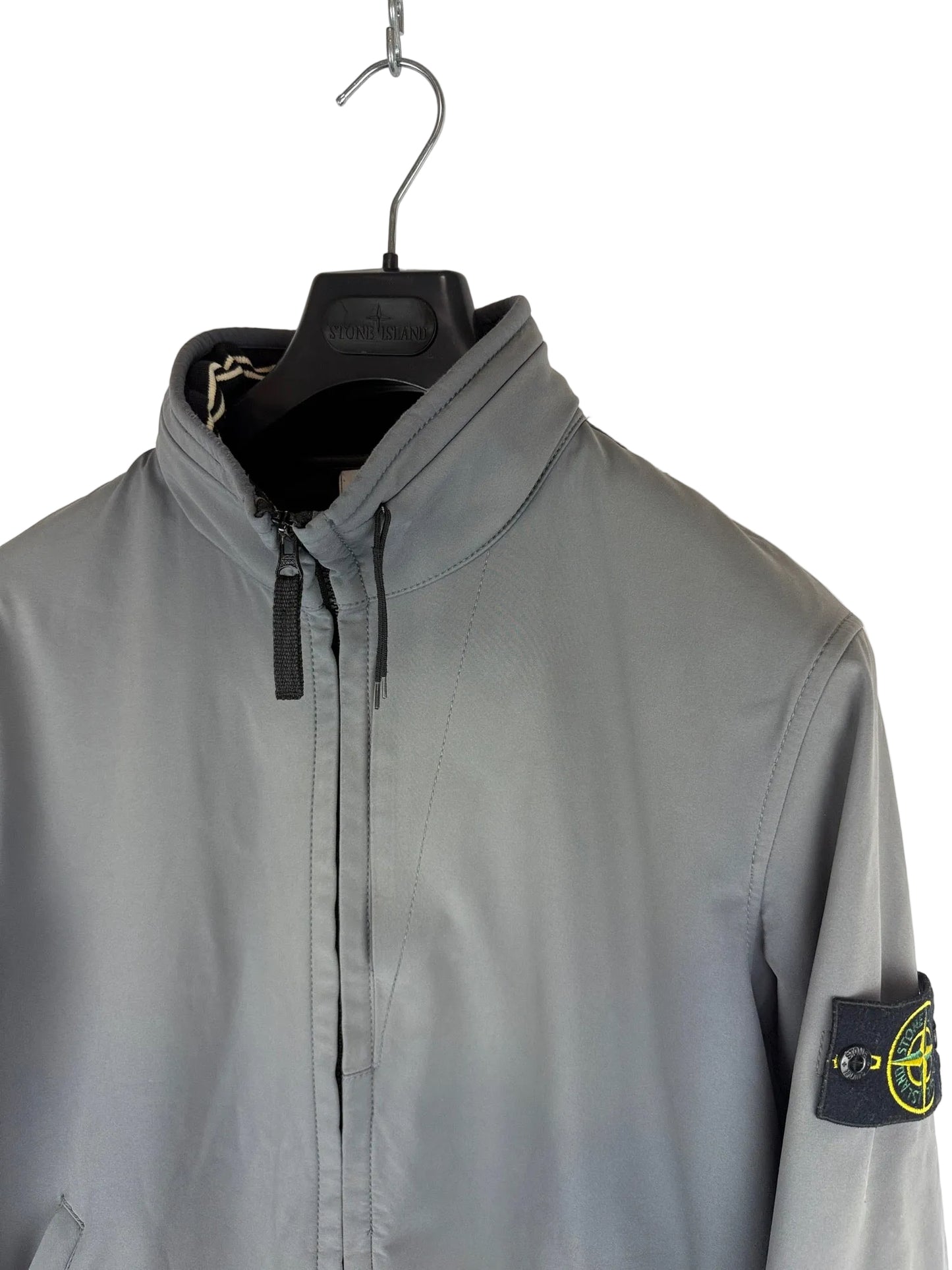 Giacca Light Soft Shell-R grigia con zip e cappuccio Stone Island - Taglia L