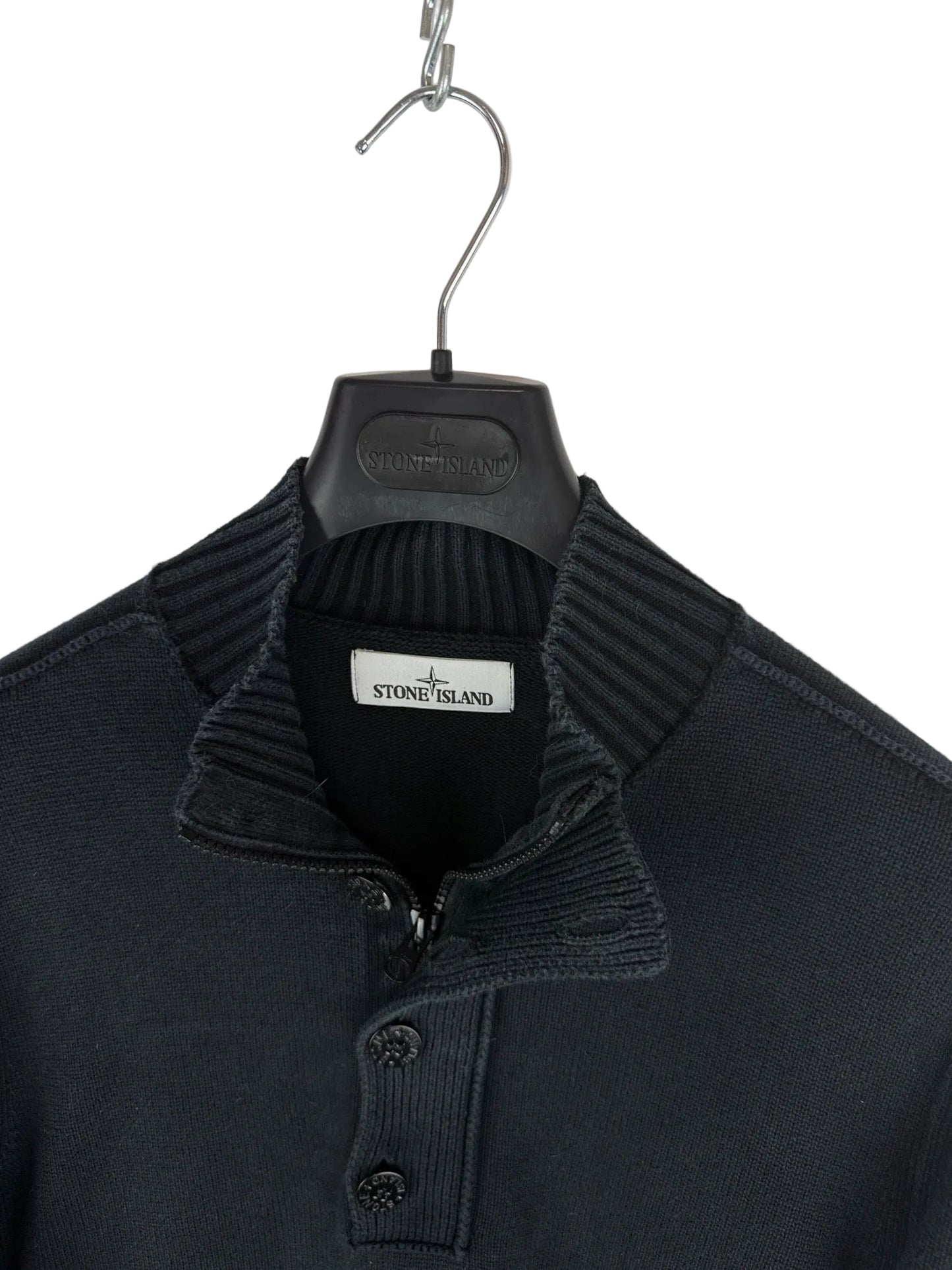 Maglione nero con 1/4 zip e bottoni Stone Island - Taglia L