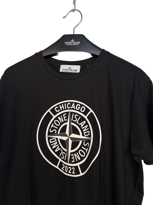 T-shirt nera promozionale dello shop di Chicago Stone Island - Taglia L