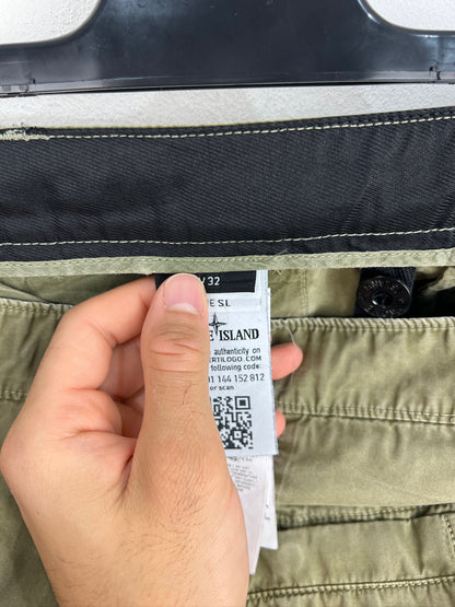 Pantaloncini cargo verde kaki Stone Island - Taglia W32