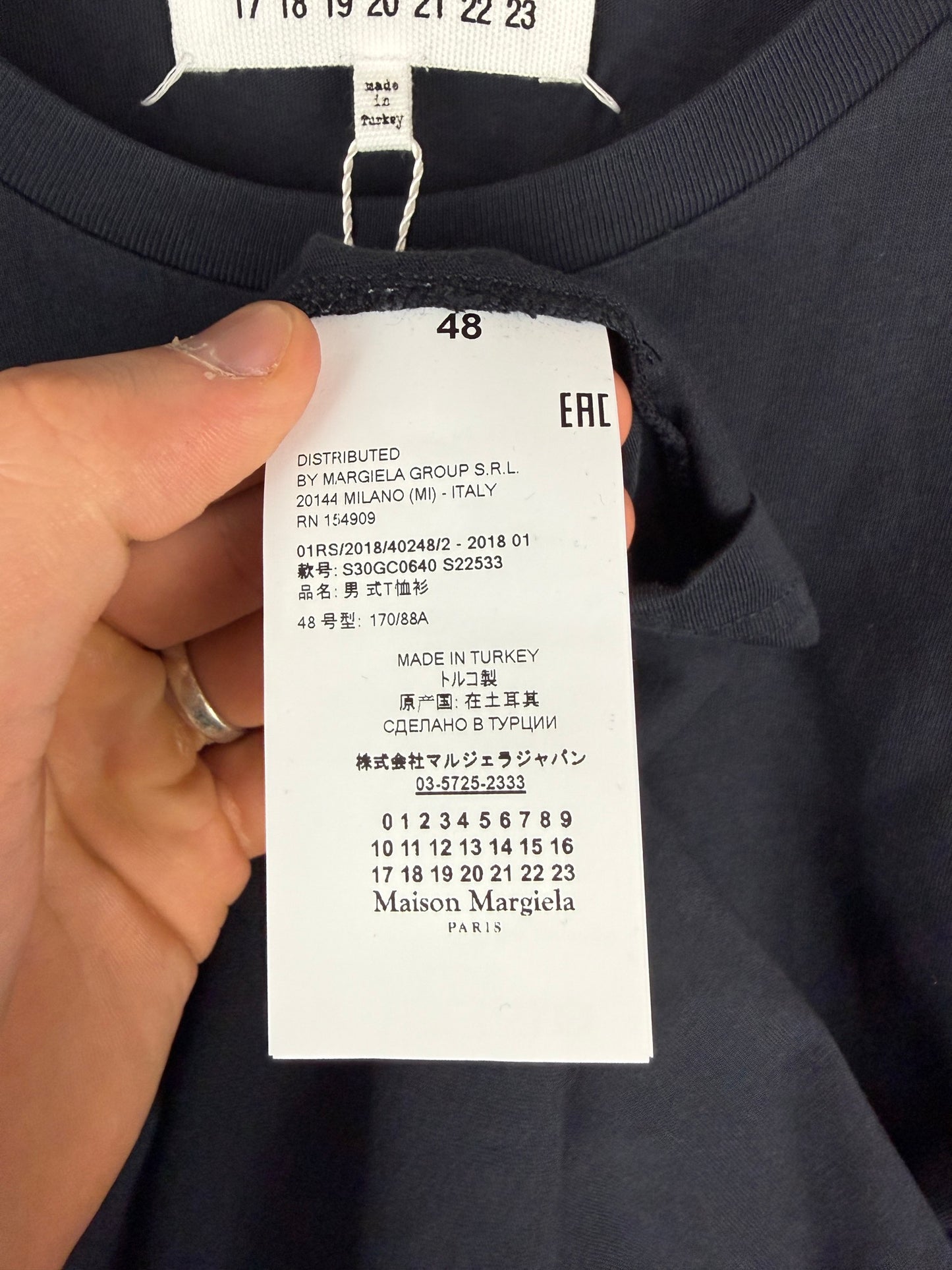 T-shirt blu navy Maison Martin Margiela (nuova con cartellino) - Taglia M