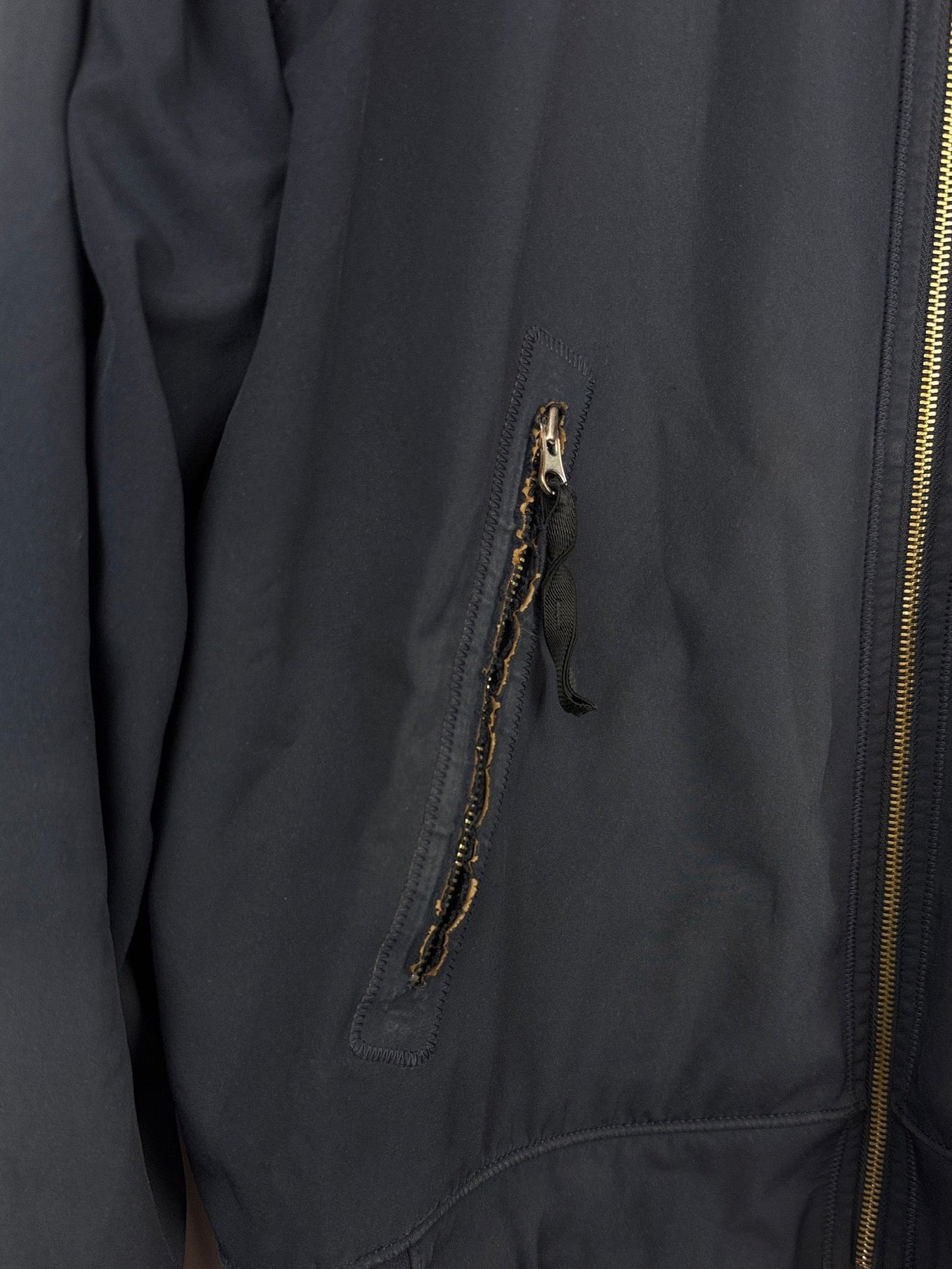 Giacca Light Soft Shell-R blu navy con zip e cappuccio Stone Island - Taglia L