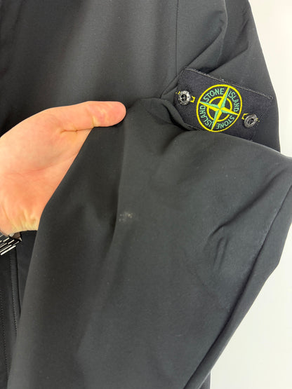 Giacca Soft Shell-R nera con zip e cappuccio Stone Island - Taglia L