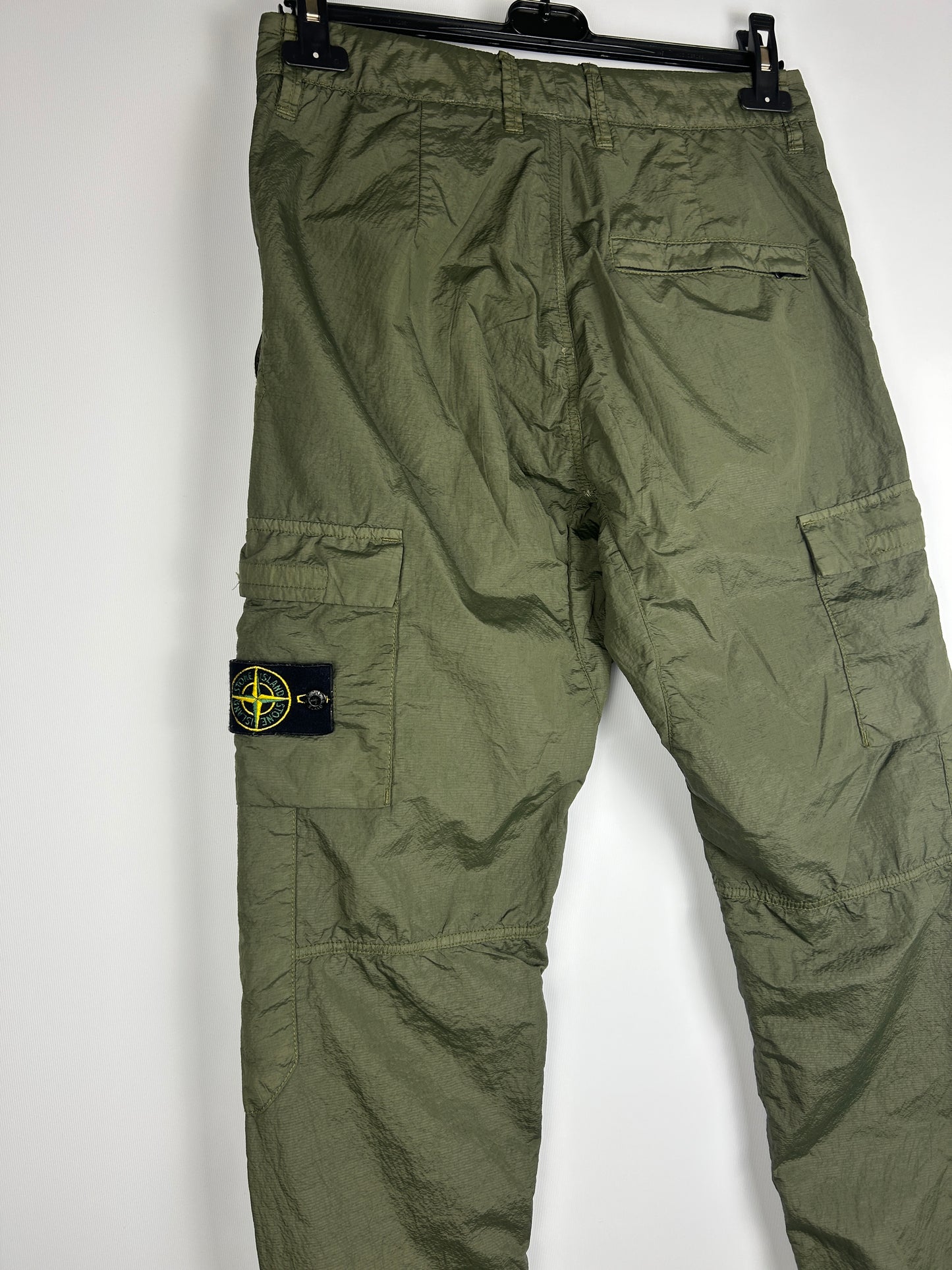 Pantaloni cargo verdi Stone Island - Taglia W30