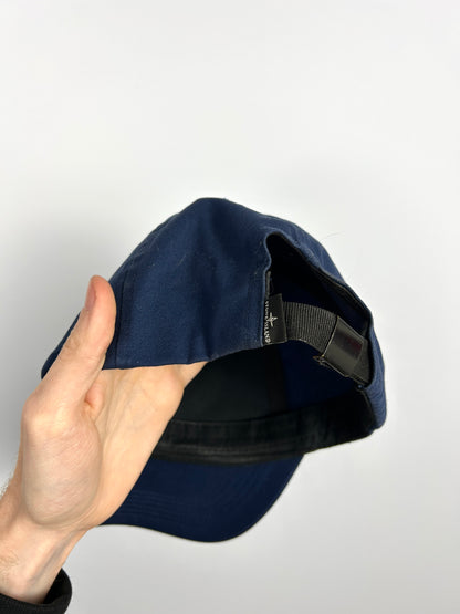 Cappello con visiera blu navy Stone Island