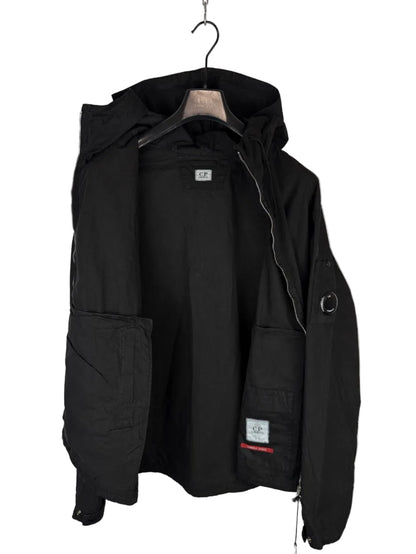 Giacca nera con zip e cappuccio C.P. Company (nuova con cartellino) - Taglia L, XL, XXL