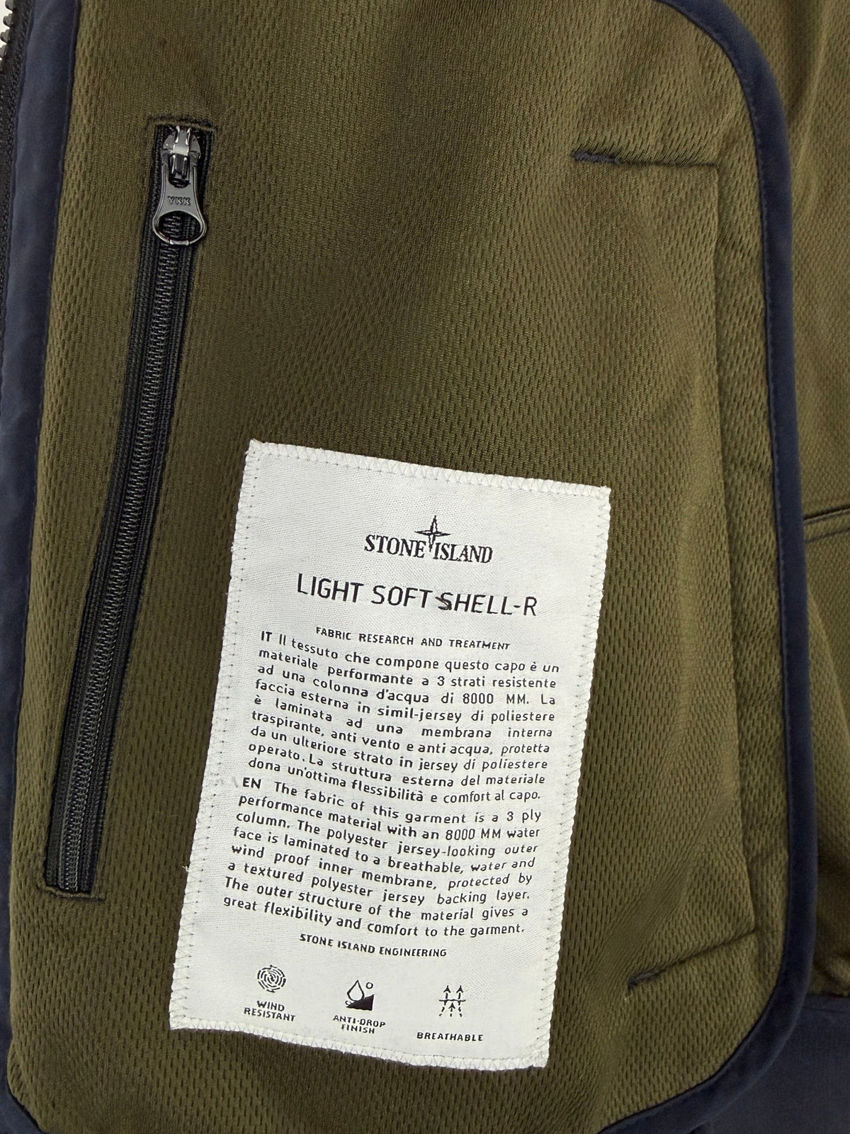Giacca Light Soft Shell-R blu navy con zip e cappuccio Stone Island - Taglia M