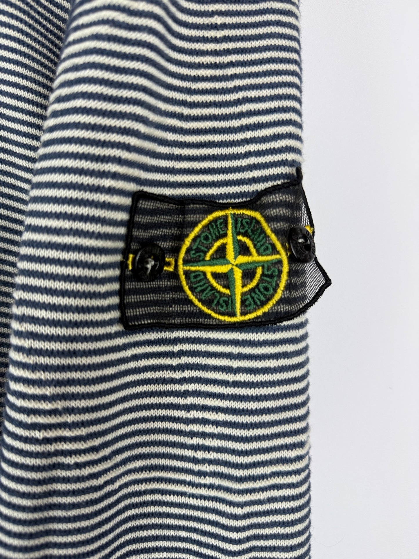 Maglione a righe a mezza zip con Mesh Badge Stone Island - Taglia L