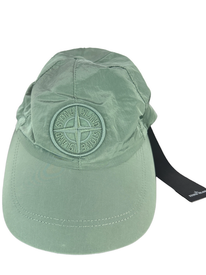 Cappello con visiera verde in econyl nylon Stone Island (nuovo con cartellino) - Taglia L
