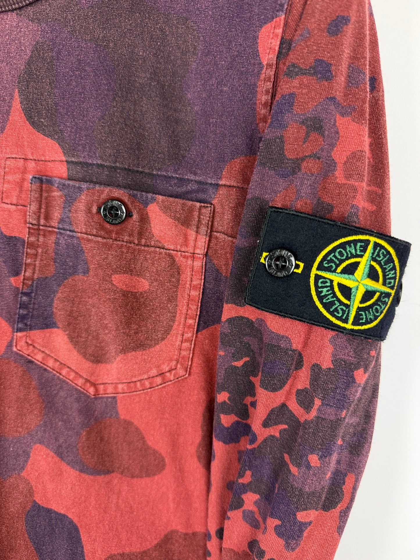 T-shirt a maniche lunghe camo rossa Stone Island - Taglia M