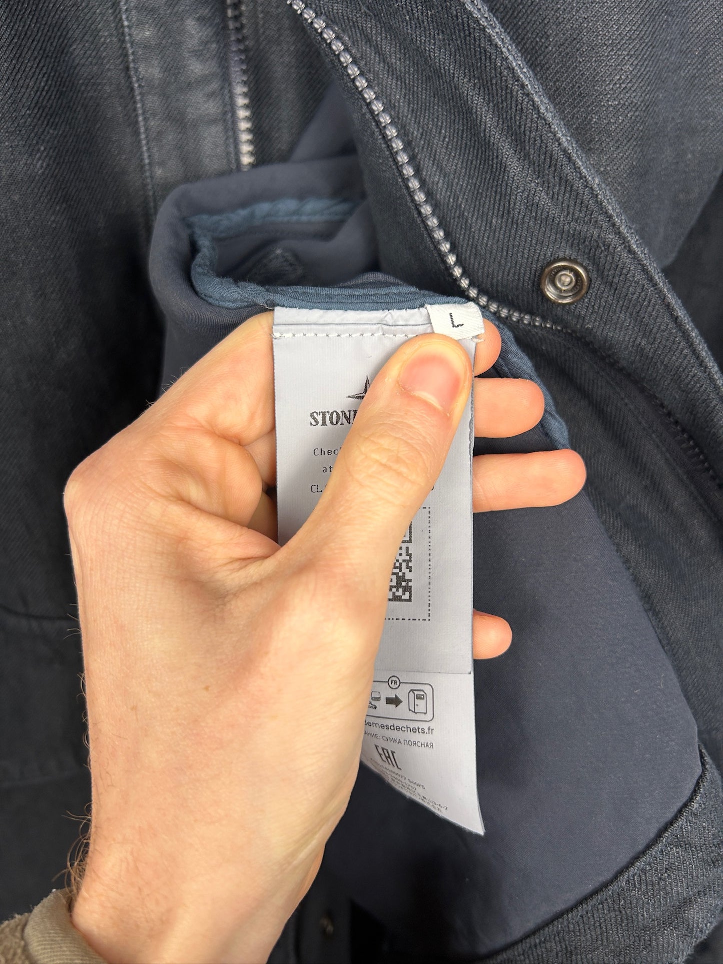 Giacca Ghost Bonded Linen blu navy con chiusura a bottoni Stone Island (nuova con cartellino) - Taglia L