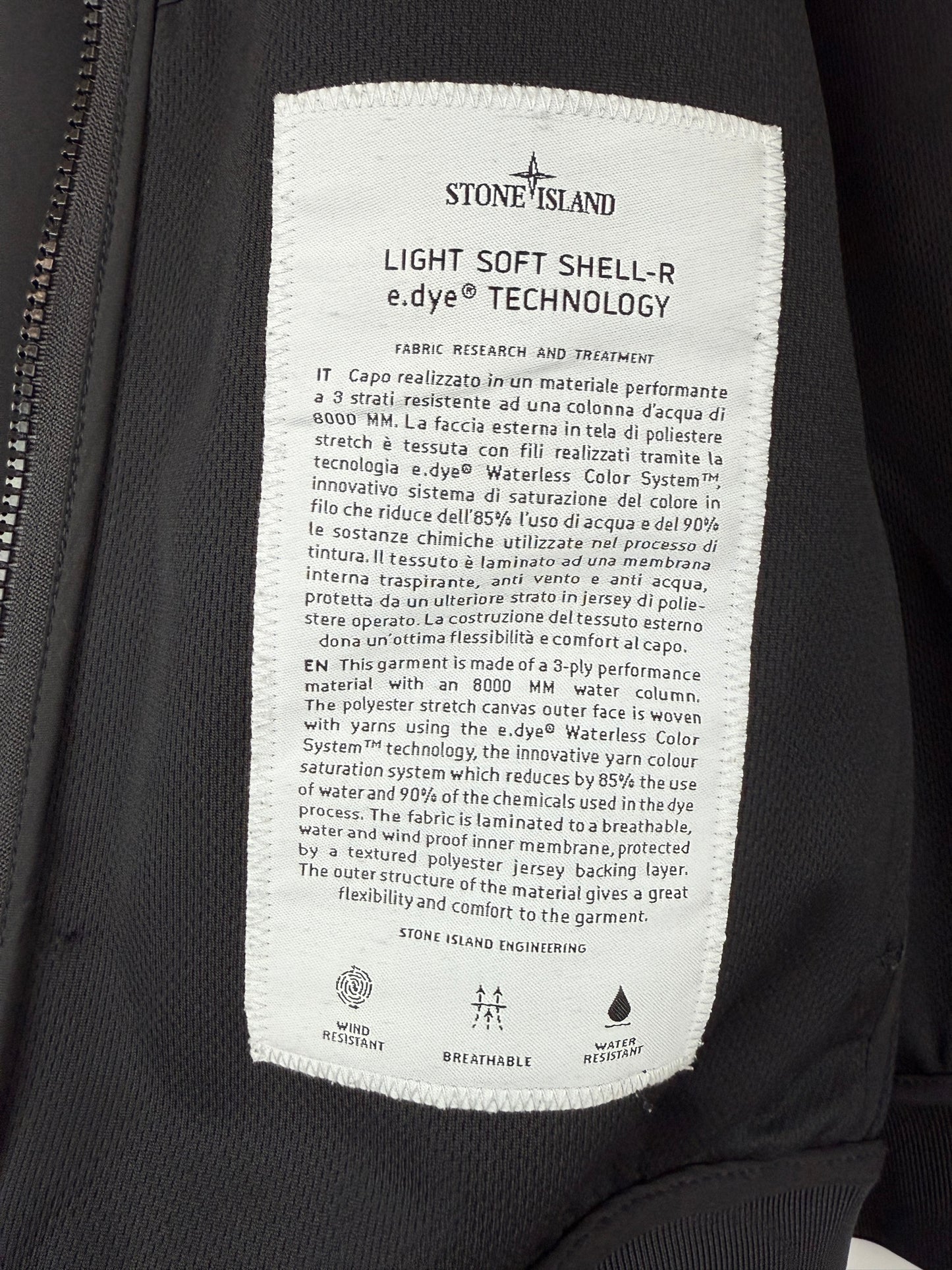 Giacca Light Soft Shell-R e.dye Technology nero con zip e cappuccio Stone Island - Taglia S