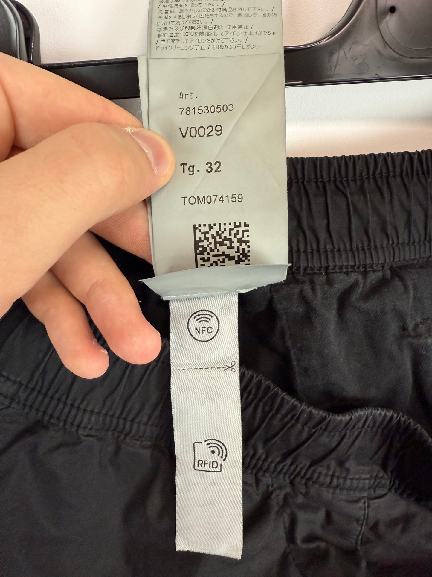 Pantaloni cargo neri Stone Island - Taglia W32