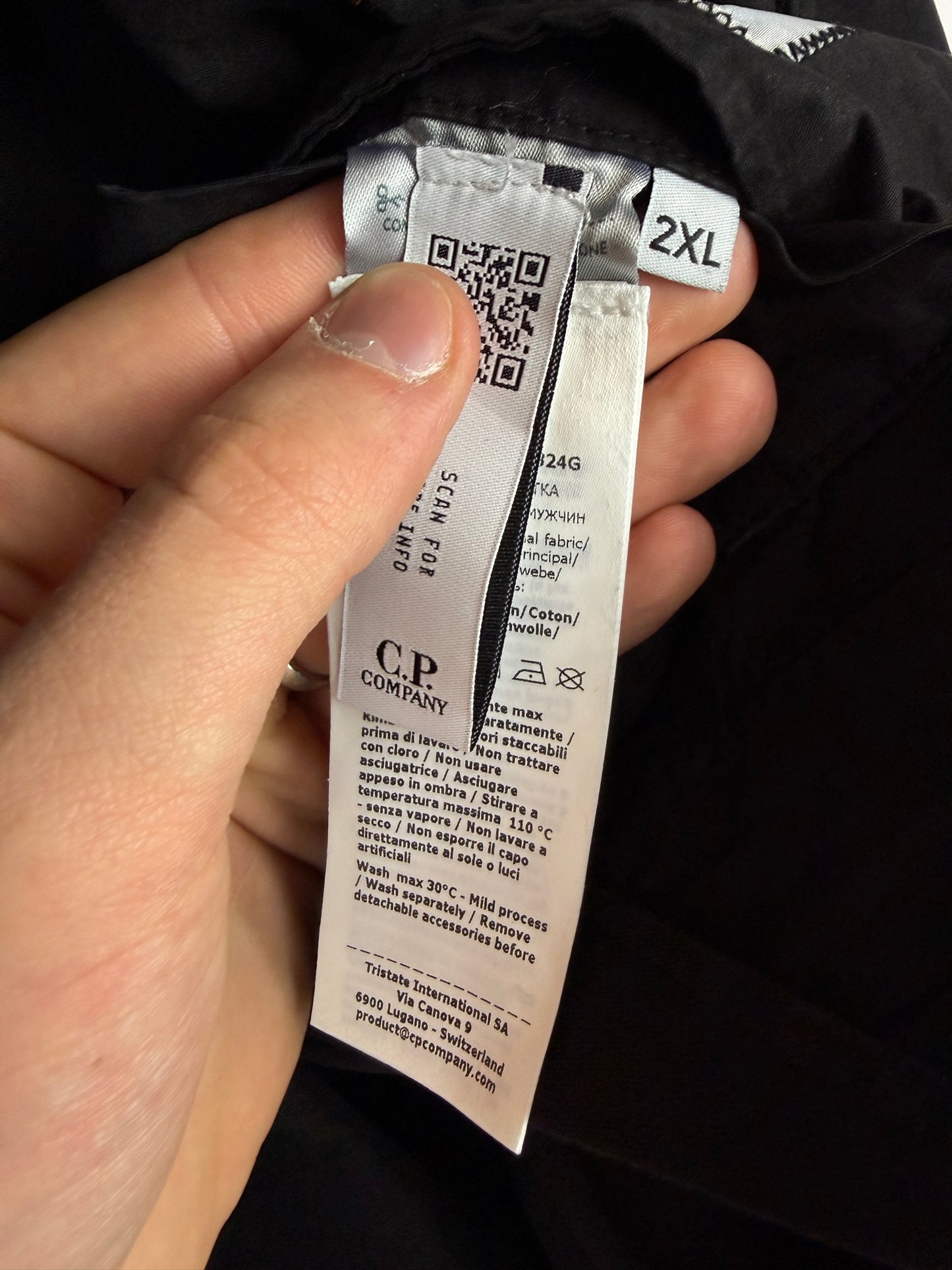 Giacca nera con zip e cappuccio C.P. Company (nuova con cartellino) - Taglia L, XL, XXL