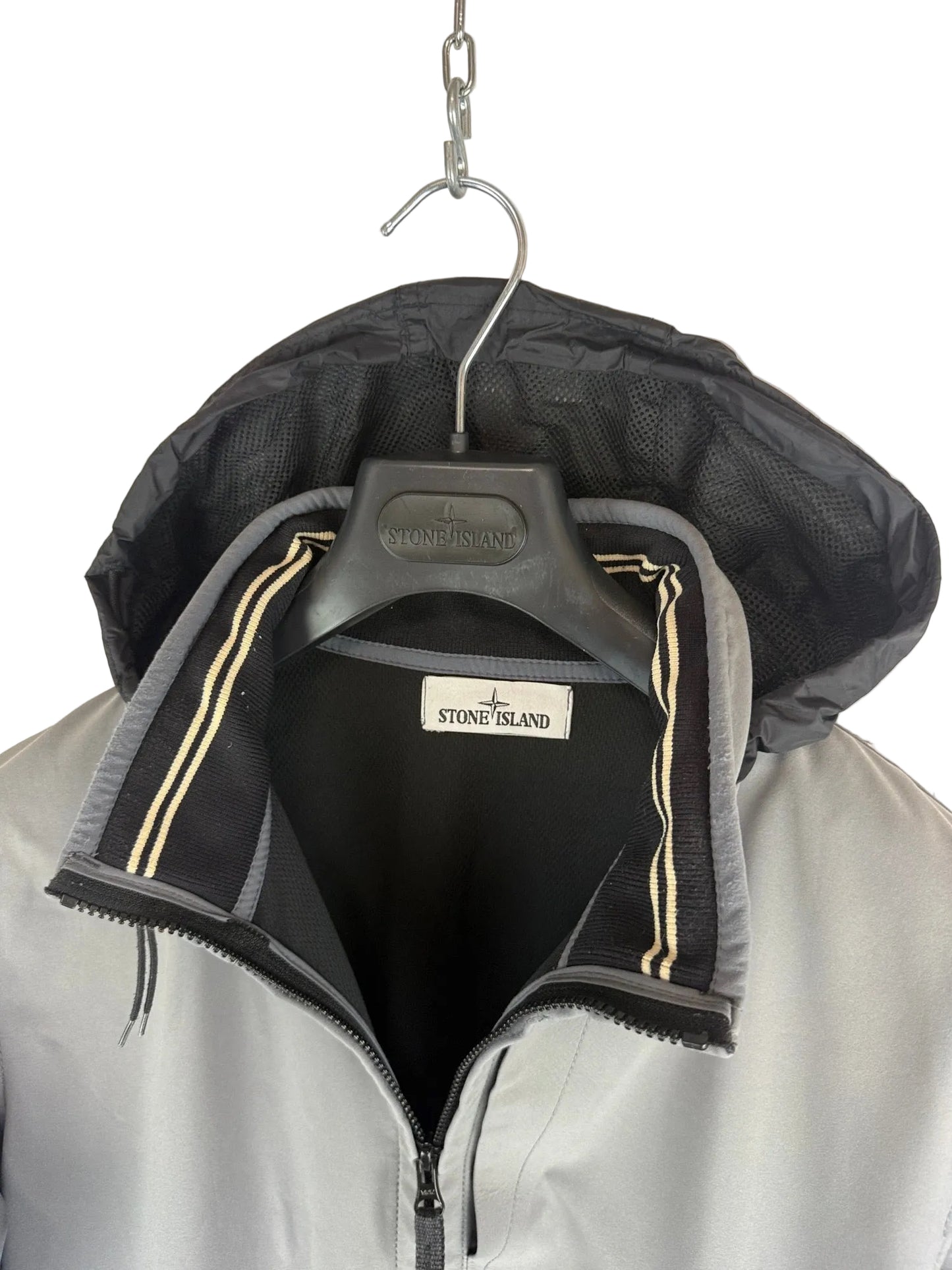Giacca Light Soft Shell-R grigia con zip e cappuccio Stone Island - Taglia L