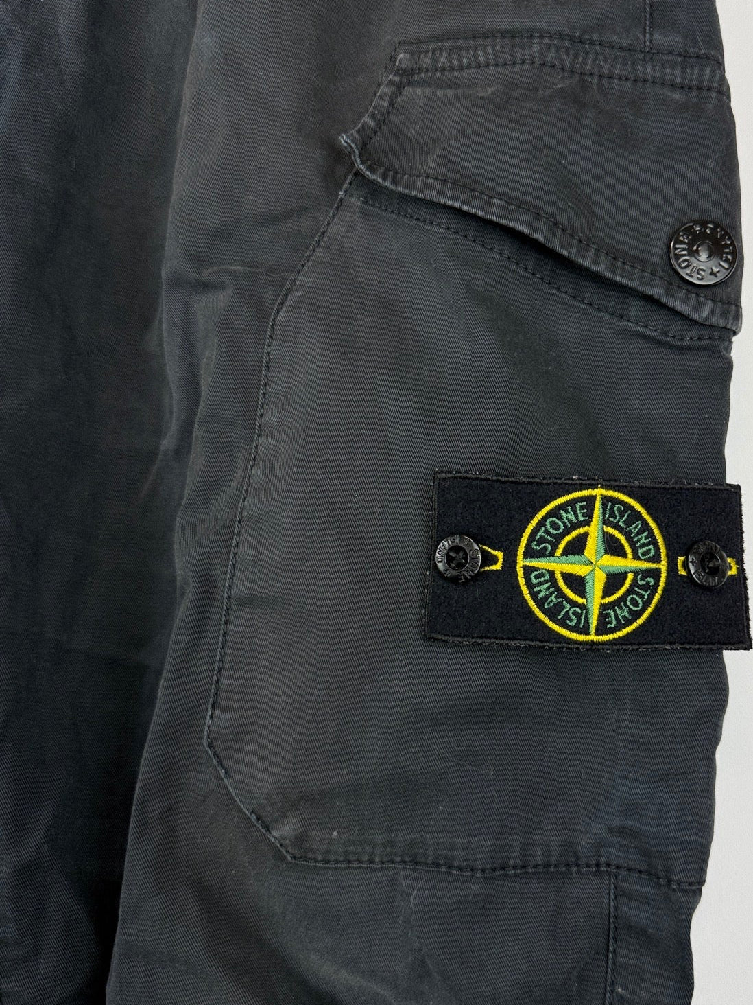 Pantaloni cargo neri Stone Island - Taglia W36