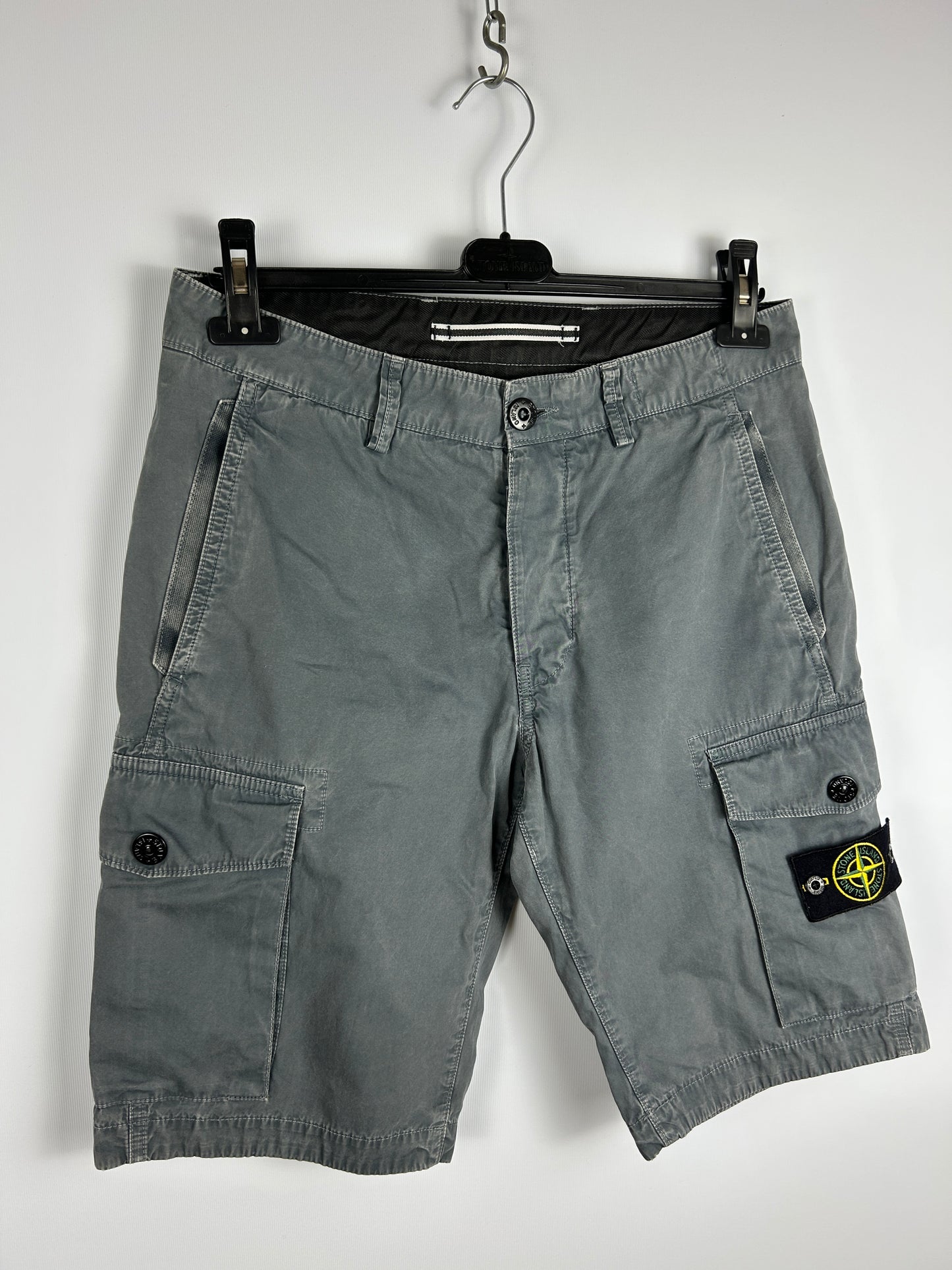 Pantaloncini cargo grigi Stone Island - Taglia W30