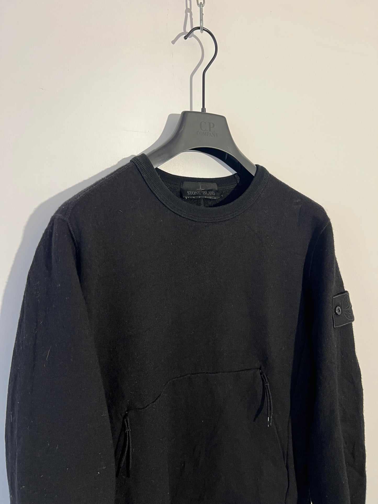 Maglione Ghost nero con tascone Stone Island - Taglia M