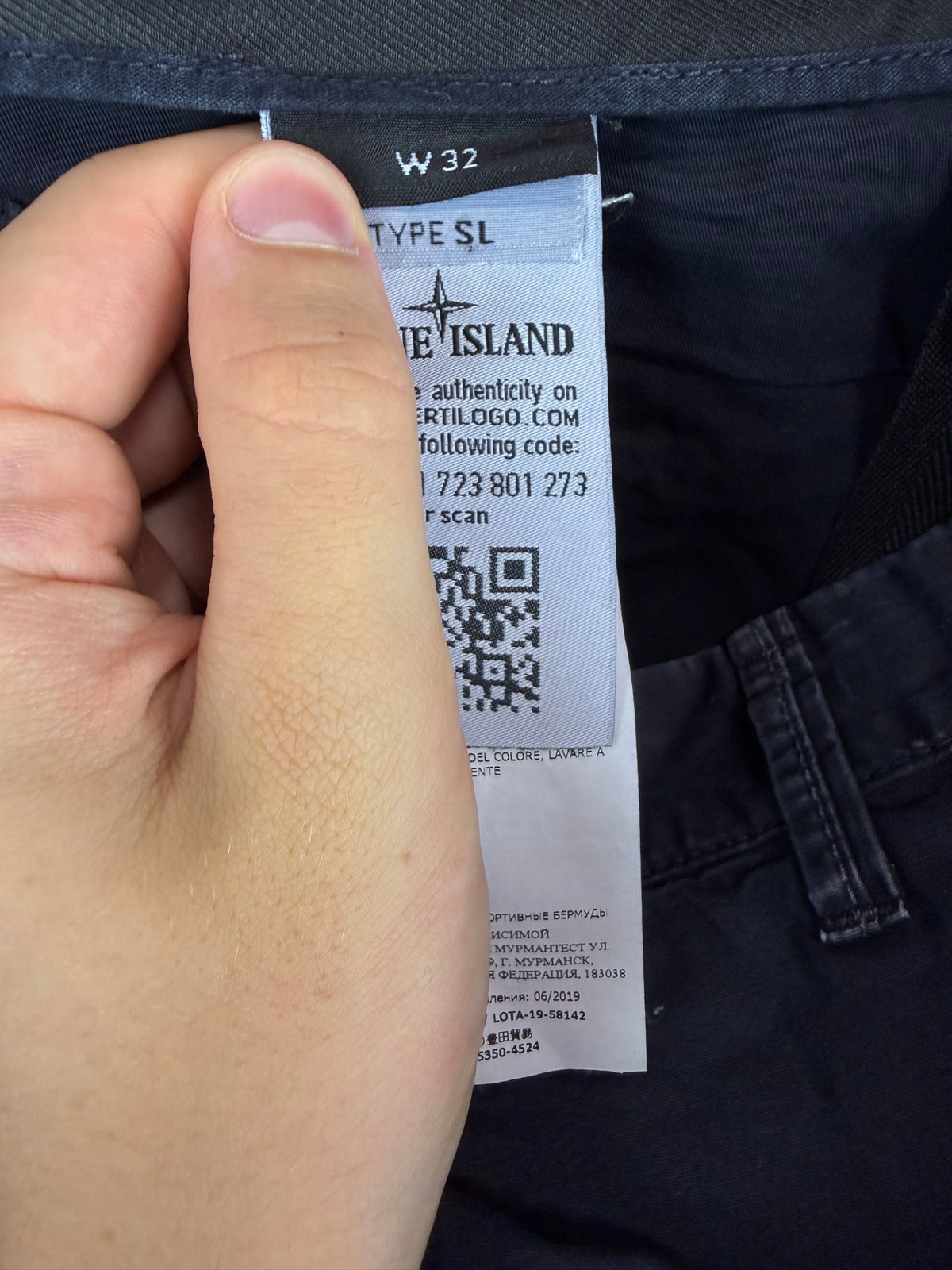 Pantaloncini cargo neri Stone Island - Taglia W32