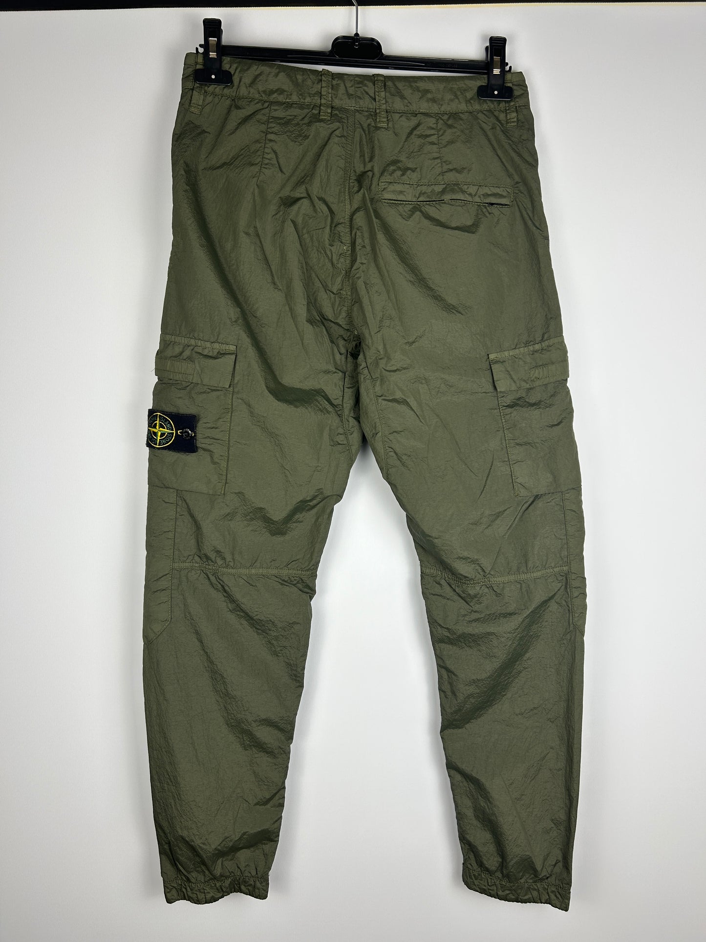 Pantaloni cargo verdi Stone Island - Taglia W30