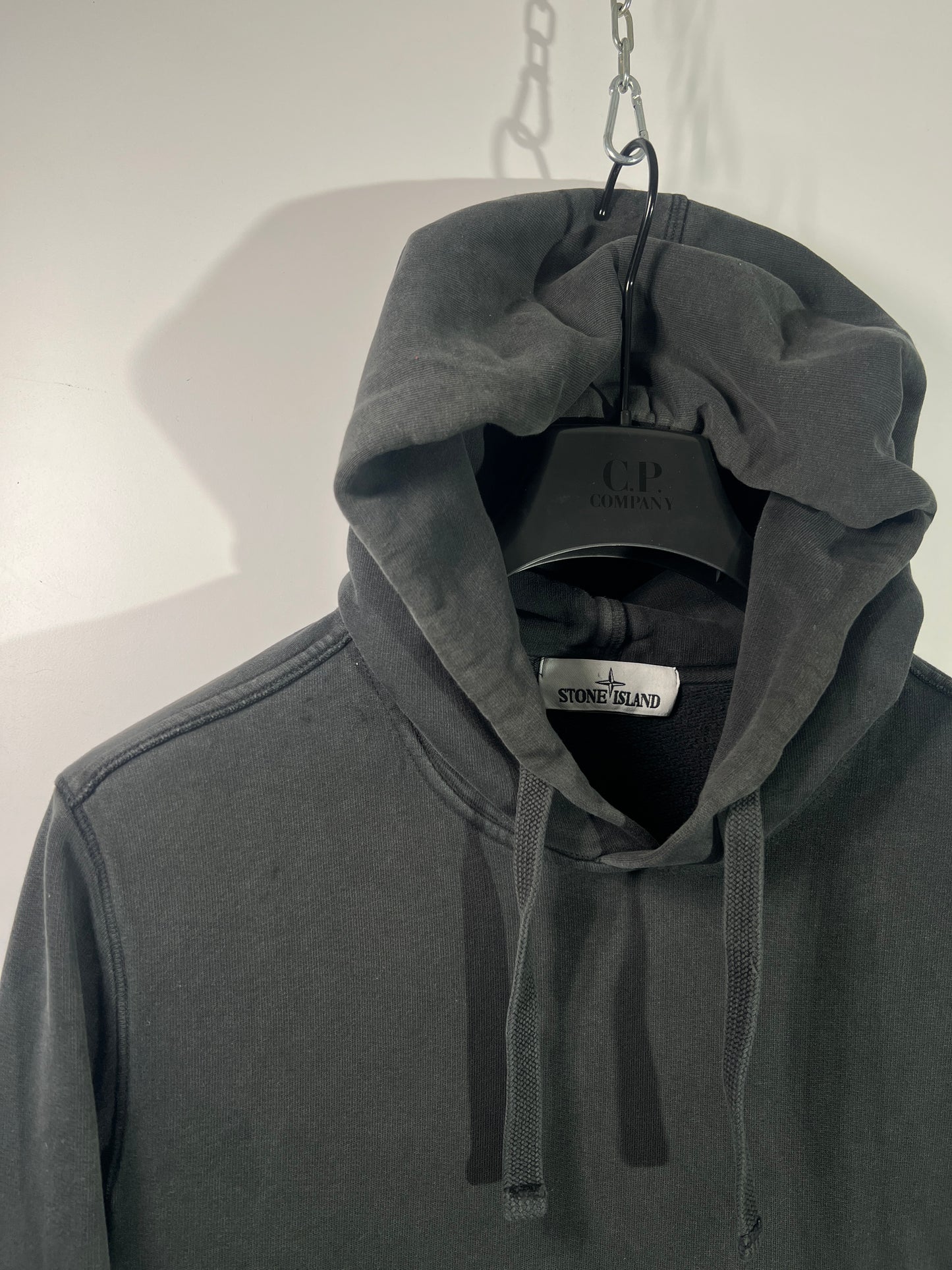 Felpa nera antracite con cappuccio Stone Island - Taglia S
