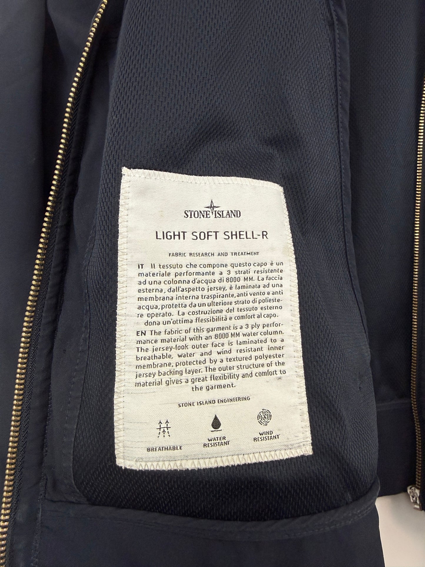 Giacca Light Soft Shell-R blu navy con zip e cappuccio Stone Island - Taglia L