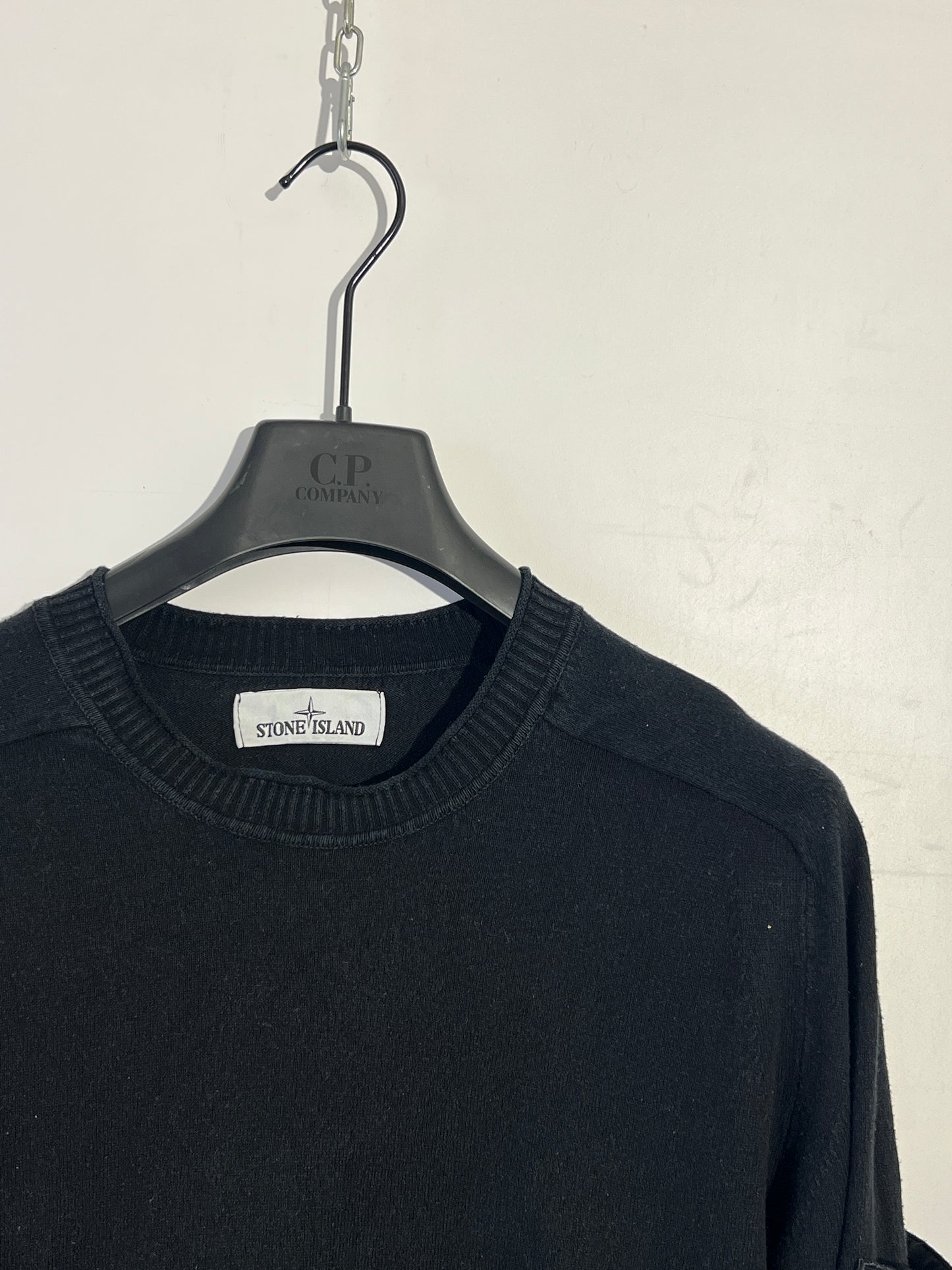 Maglione nero con strisce sui polsini Stone Island - Taglia M